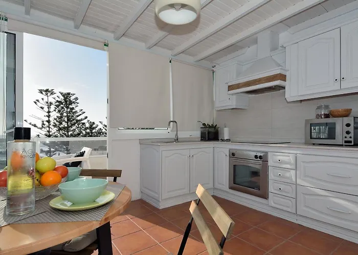 Sea Views In Prime Location By Pvl شقة