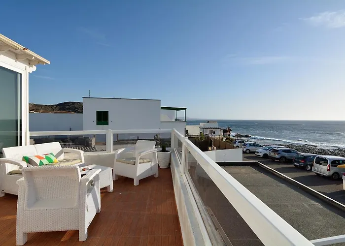 Sea Views In Prime Location By Pvl شقة