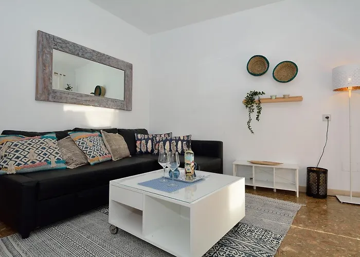 Sea Views In Prime Location By Pvl شقة *